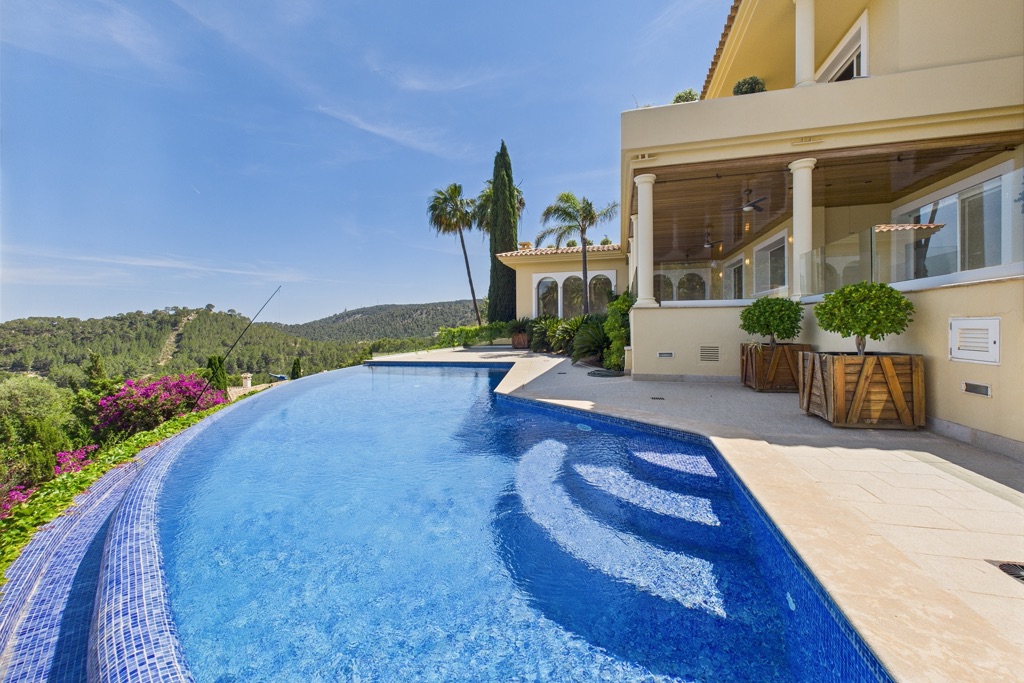 SOLD – Villa Hole 12 – image 3