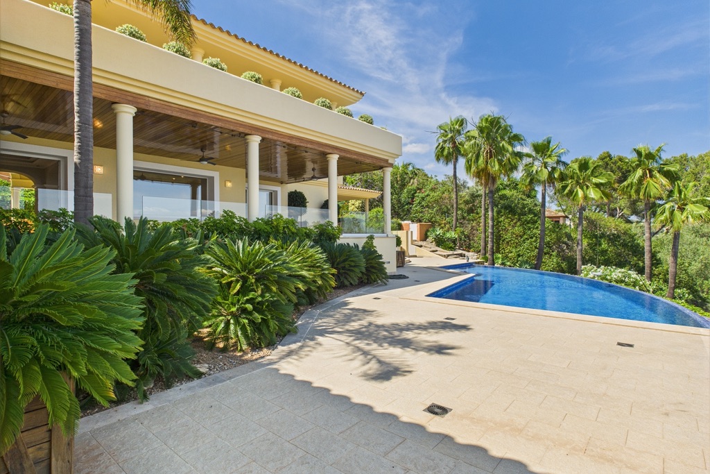 SOLD – Villa Hole 12 – image 5