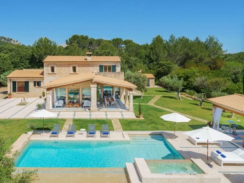 IMPRESSIVE LUXURY VILLA IN POLLENÇA