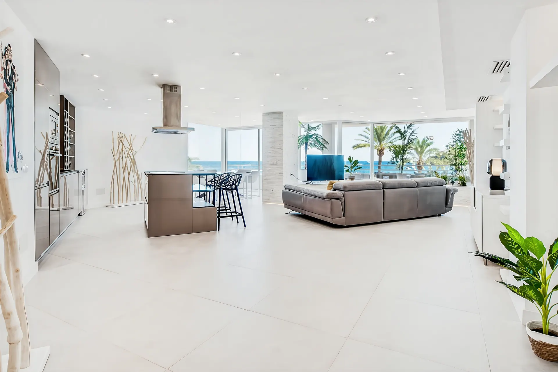 Beachfront Apartment — Apartment in Magaluf, Calvia, Mallorca (photo 2 of 26)
