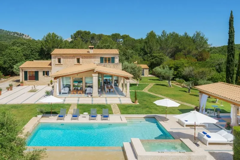 IMPRESSIVE LUXURY VILLA IN POLLENÇA – image 1